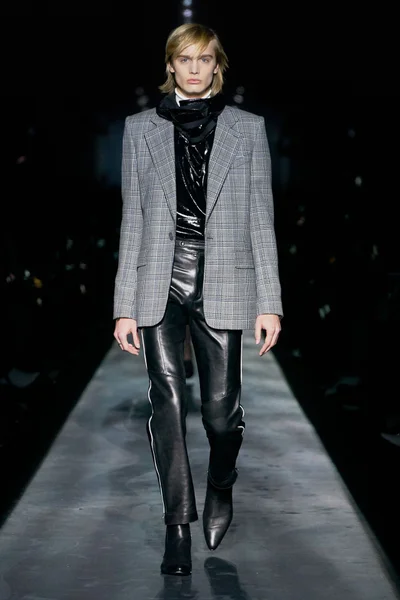 Look 19